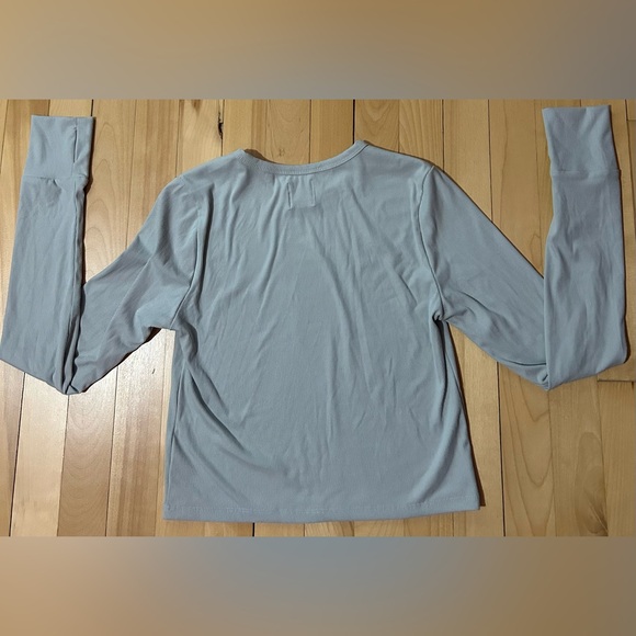 Ardène | 2 Workout Tops (Fitted) - Picture 8 of 8